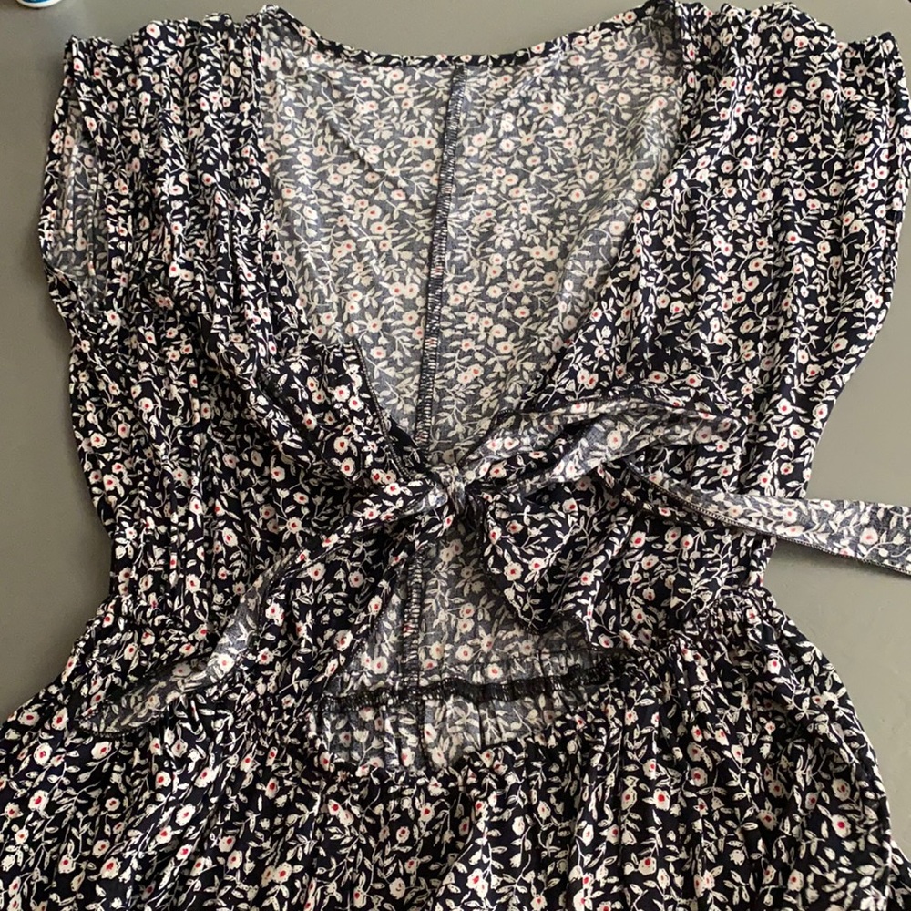 Floral peep hole flowy dress
